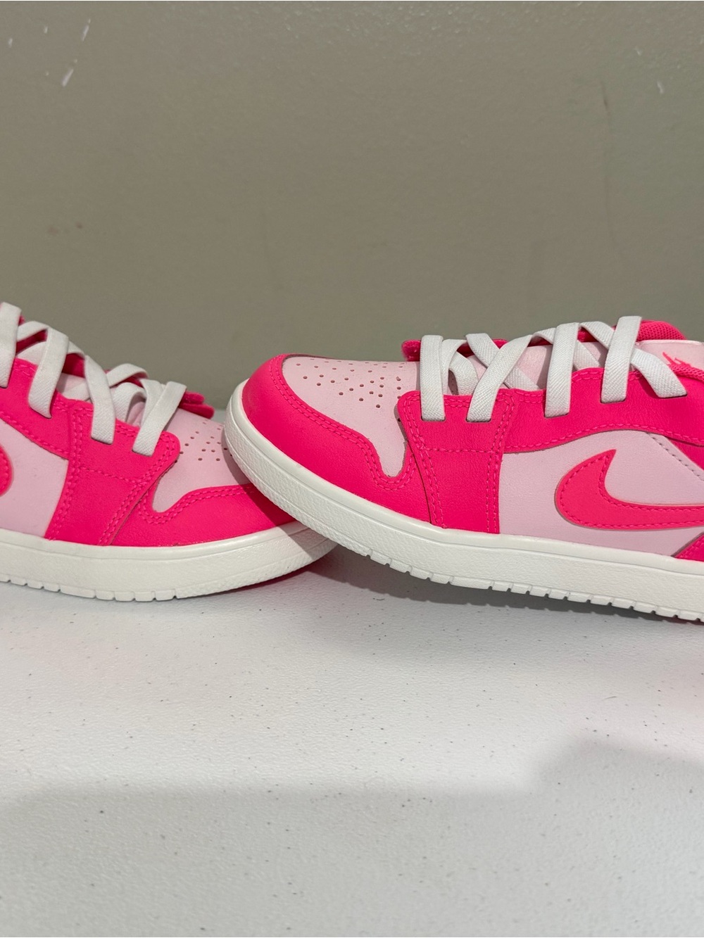 Nike Kids Bright Pink and Light Pink Low-Top Sneakers